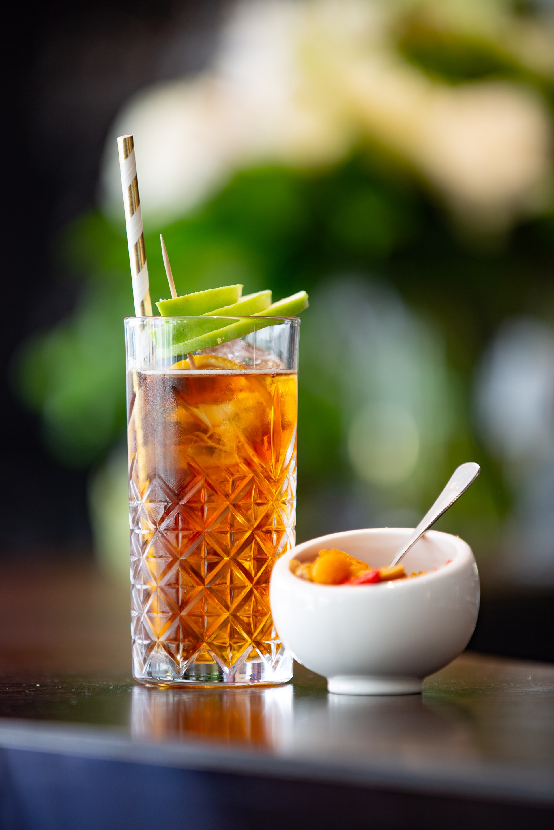 clear-highball-glass-with-iced-tea-1484678